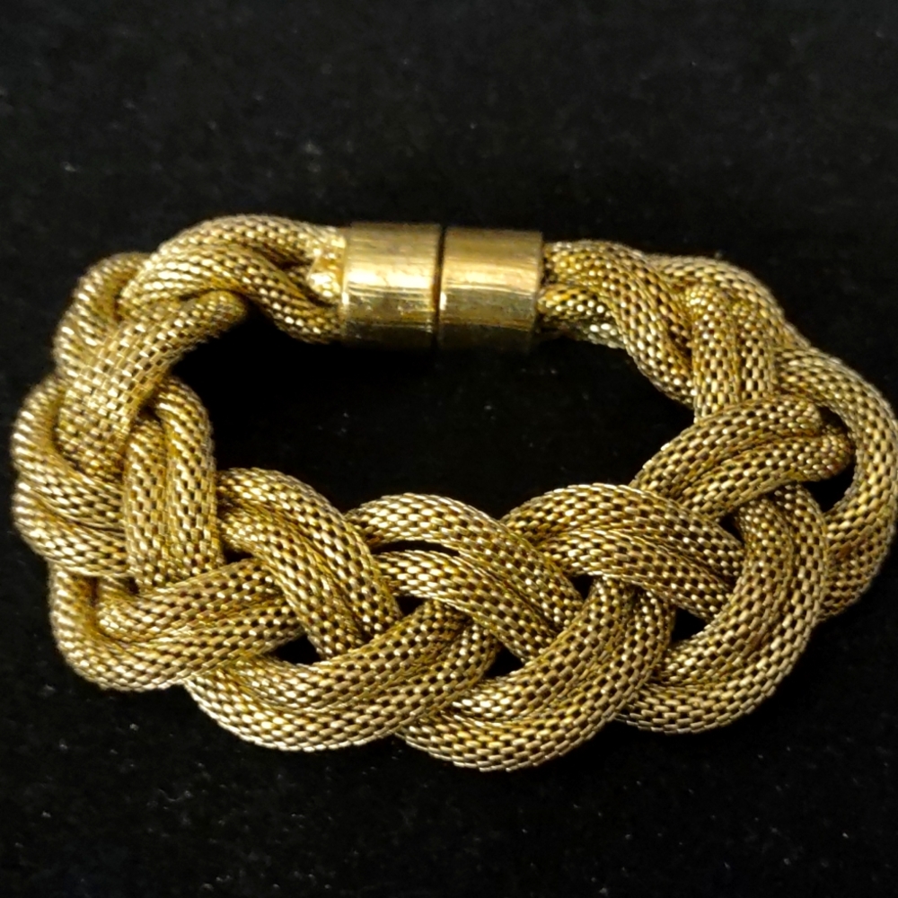 CHICO 1" WIDE BRAIDED BRACELET WITH A MAGNETIC CLOSURE. EASY ON AND OFF
